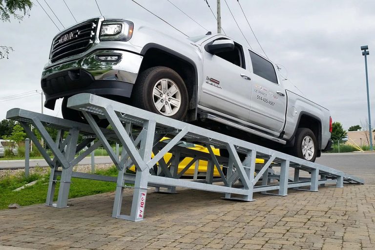 PODIUM LT Podium Car Display Pour concessionnaires automobiles